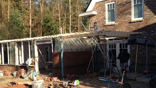 De bouw van de nieuwe aanbouw in Ermelo