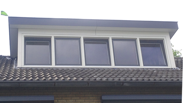 Onderhoudsvrije dakkapel op woning in Nunspeet met draai-kiepraam Dakkapel op woning in Nunspeet met draai-kiepraam