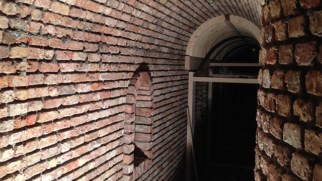 De tunnels met nissen en metselwerk in de woning in Vierhouten door van den Berg uit Elspeet De tunnels met nissen en metselwerk in de woning in Vierhouten door van den Berg uit Elspeet
